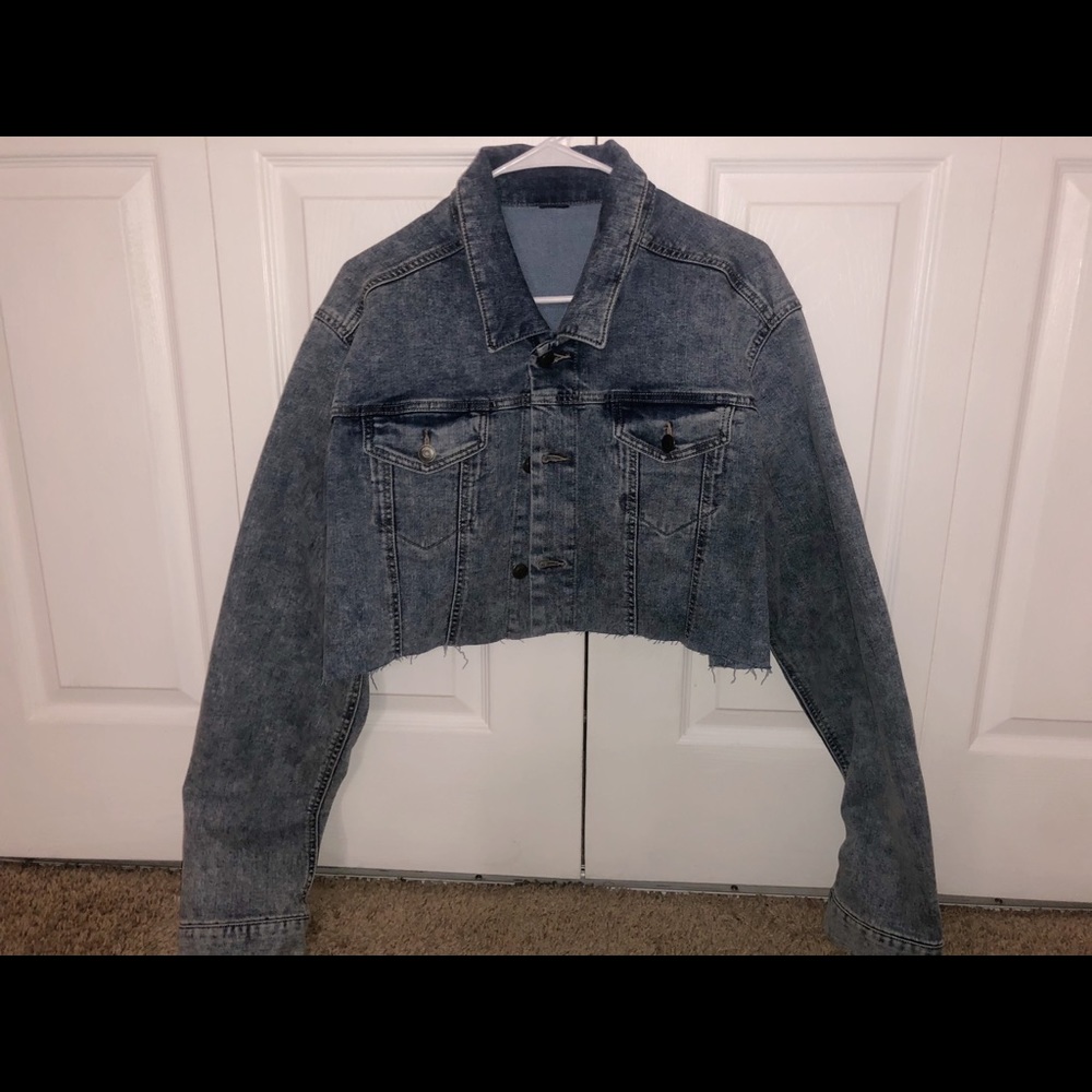 HAND PAINTED RED DRAGON CROPPED DENIM JACKET - Picture 3 of 3